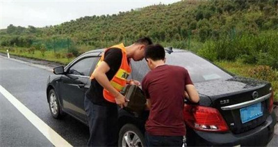  汾西道路救援告诉您汽车在路上没油该怎么办？